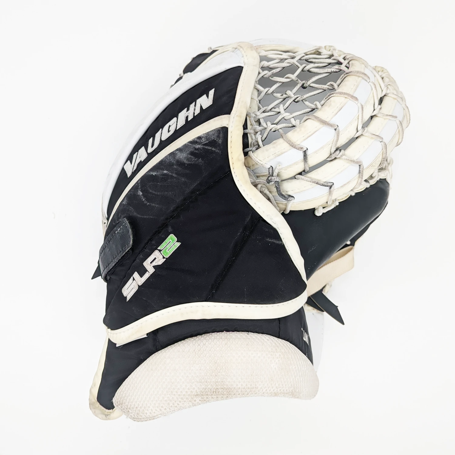 Vaughn Ventus SLR2 - Used Intermediate Goalie Glove (White/Black) 4 Vaughn Ventus SLR2 - Used Intermediate Goalie Glove (White/Black) - Image 2