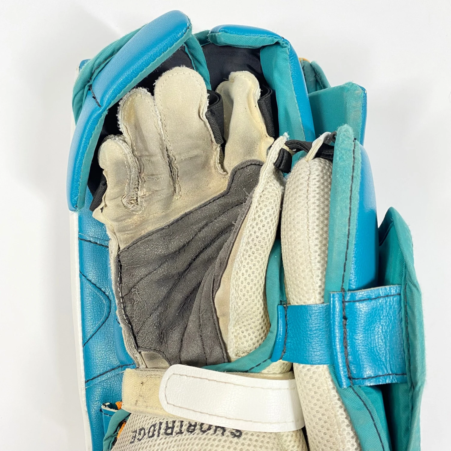 Vaughn Ventus SLR2 Pro Carbon - Used Pro Stock Goalie Blocker (Teal/White/Black) 5 Vaughn Ventus SLR2 Pro Carbon - Used Pro Stock Goalie Blocker (Teal/White/Black) - Image 3