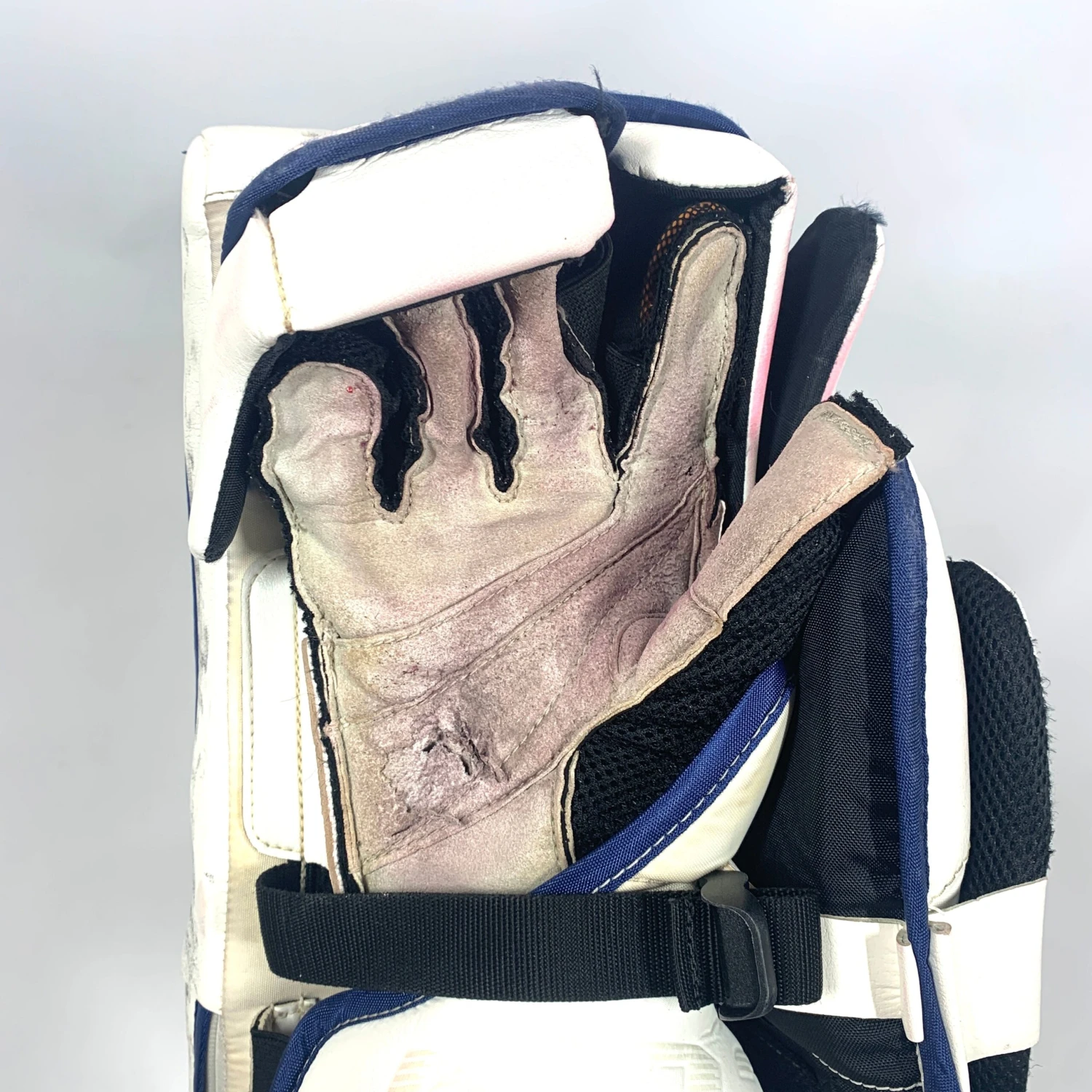 Used CCM Extreme Flex 5 - Pro Stock Goalie Blocker (White/Red/Blue) 5 Used CCM Extreme Flex 5 - Pro Stock Goalie Blocker (White/Red/Blue) - Image 3