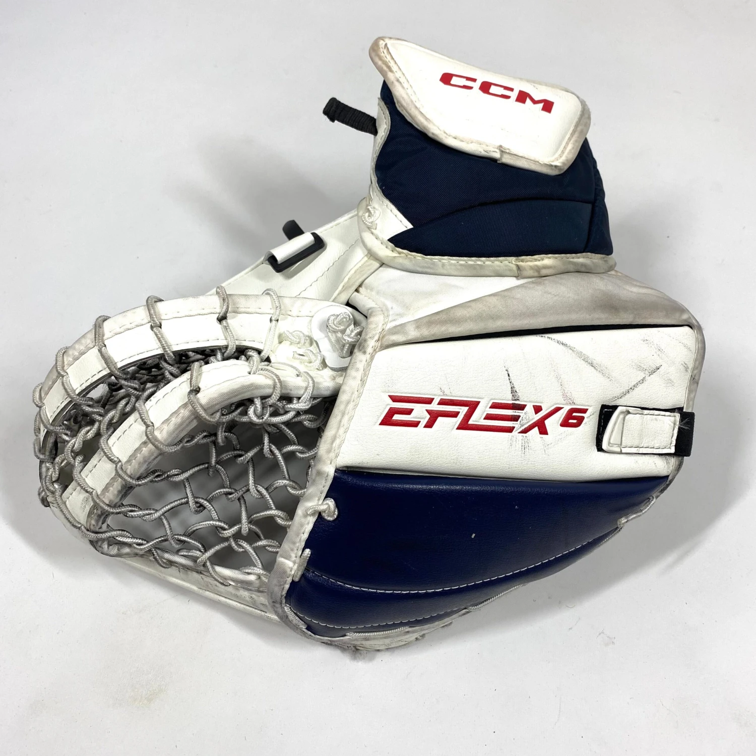 CCM Extreme Flex 6 - Used Goalie Glove (Red/White/Blue) 5 CCM Extreme Flex 6 - Used Goalie Glove (Red/White/Blue) - Image 3