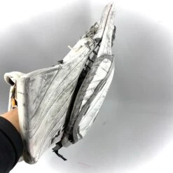 CCM Extreme Flex 5 - Used Pro Stock Goalie Glove (White/Black) 7 CCM Extreme Flex 5 - Used Pro Stock Goalie Glove (White/Black) -Hockey Stick Man Photo2023 08 18 25905PM